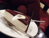 735